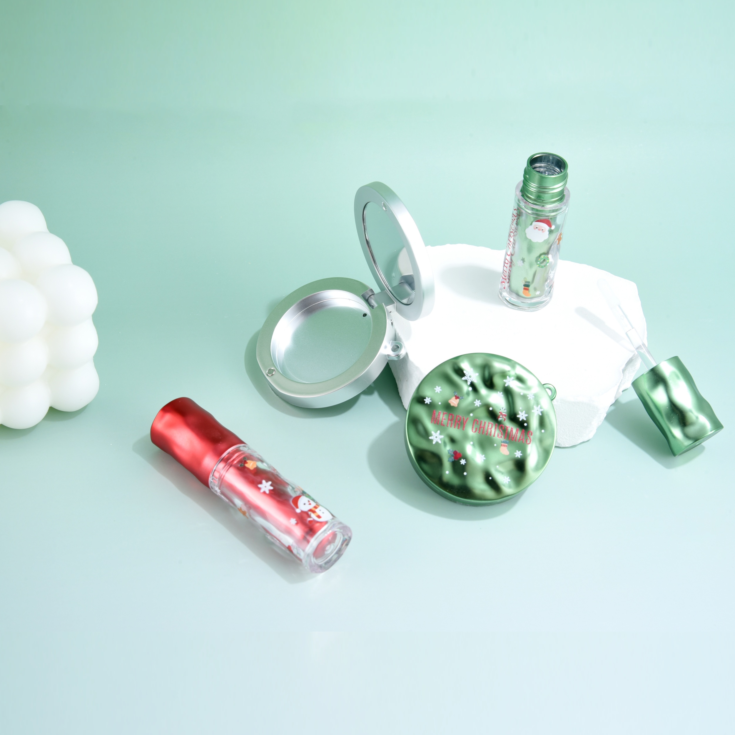 Set paketimi kozmetik i Krishtlindjeve me valë uji për kontejnerin magnetik të skuqjes dhe tuba për shkëlqim buzësh