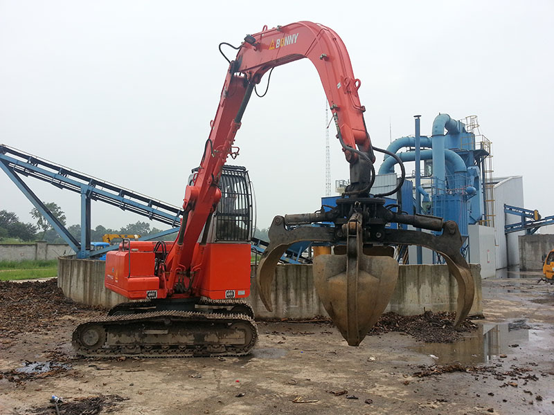Land & Water: The first company in UK to invest in Hybrid Long Reach Excavators - Dredging Today