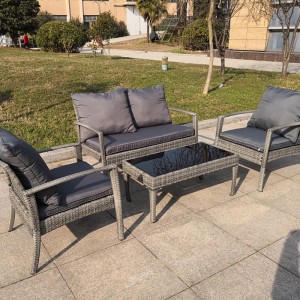 4Pcs patio sofa set sa gawas nga rattan armchairs nga naay black-printed tempered glass