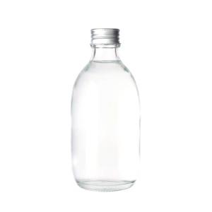 Botella de bebida transparente