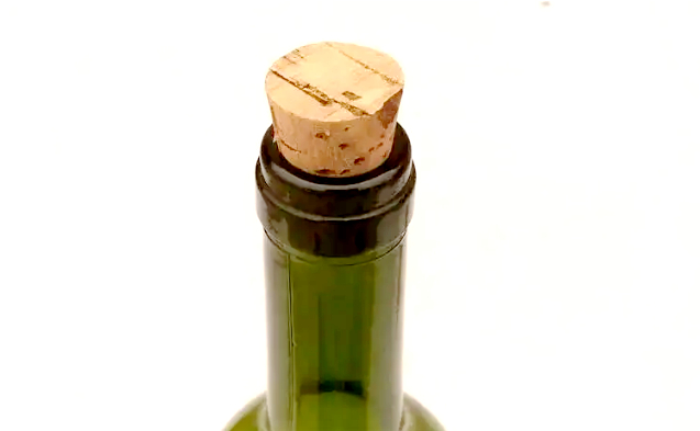 Quomodo utrem vini sine corkscrew aperire?