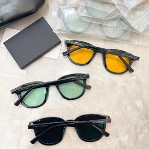 Klasické viacfarebné slnečné okuliare GM220203