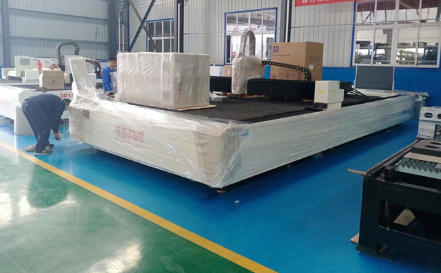 Large-format metal laser cutting machine delivery