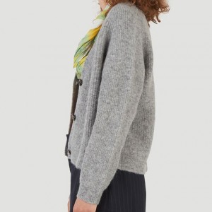Плетен пуловер с персонализирано лого