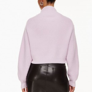 Sweater wanita turtleneck tebal berwarna ungu muda dengan atasan pullover longgar
