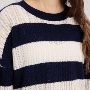 Damski sweter w niebiesko-białe paski z okrągłym dekoltem