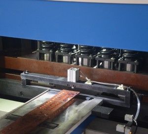 Верстат для штампування та різання шин з ЧПУ GJCNC-BP-50