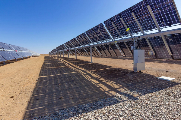 Panel solar dua muka 'dwimuka' ini boleh menjana tenaga pada kedua-dua belah - dan ia boleh merevolusikan grid kuasa kita