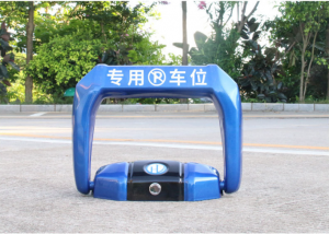 Automobilių stovėjimo aikštelės užraktas nuotoliniu elektriniu parko vietos mėlynu stovėjimo užraktu