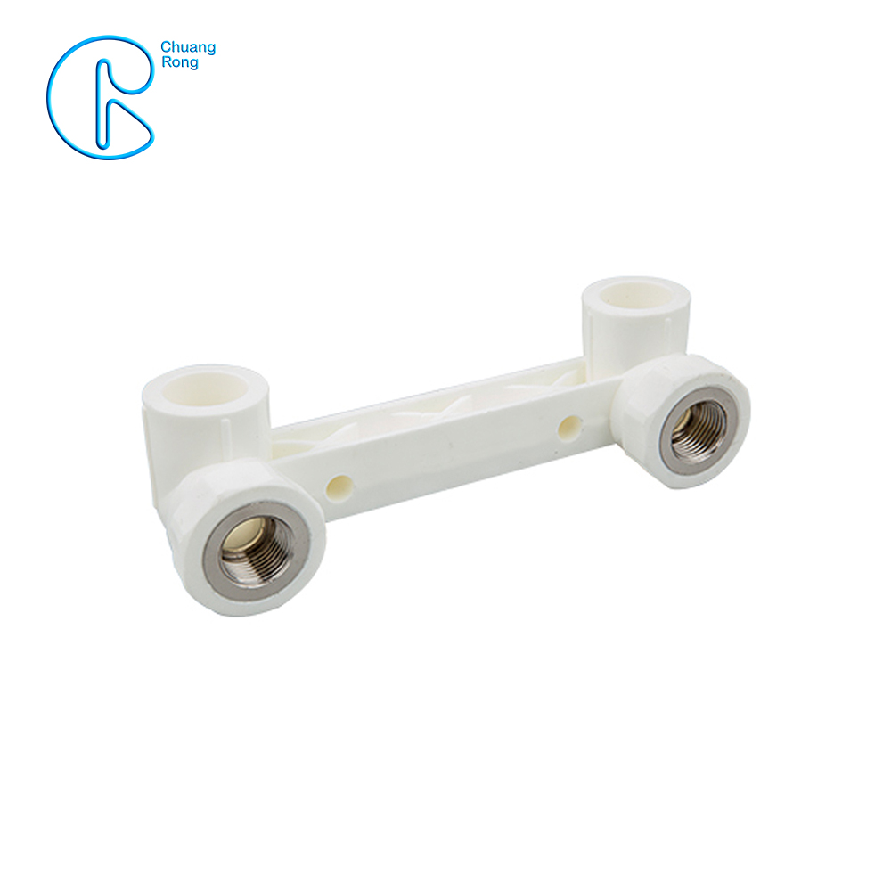 Puting PPR Plastic 90 Degree Double Male Thread Elbow na May Wall Plate