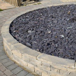 Строителен материал Естествен шисти камък / неправилен квадрат дебел сив черен шисти павета камък за декорация на пода на открито пейзаж