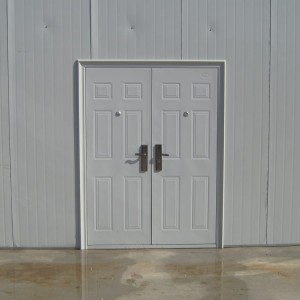 Puerta de metal resistente al fuego, puerta de aluminio y puerta de madera para viviendas permanentes de bienes raíces