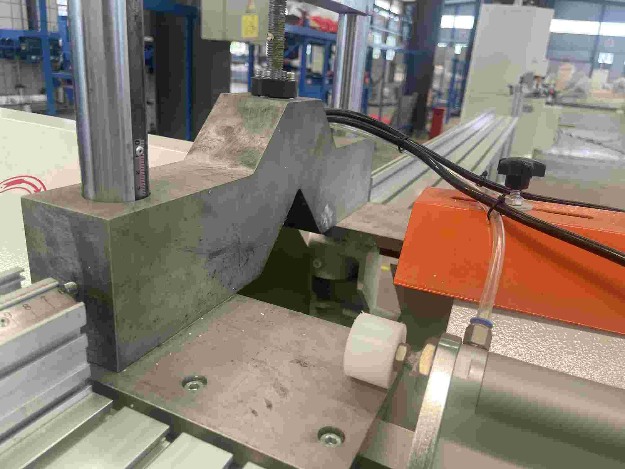 Emmegi (UK) surprises at FIT with PVC-U welding machine | glassonweb.com