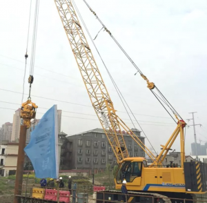 Guindaste sobre esteiras XCMG de 50 toneladas da melhor marca QUY55 para venda com motor Shangchai