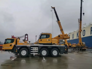 Tiek pārdots pacelšanas aprīkojums 60 tonnu visurgājējs celtnis XCMG XCA60 kravas auto celtnis