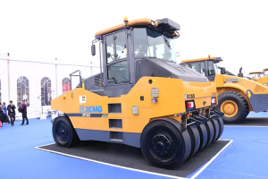 XCMG Rubber Tire Combined Vibratory Road Roller XP303 Model Machine