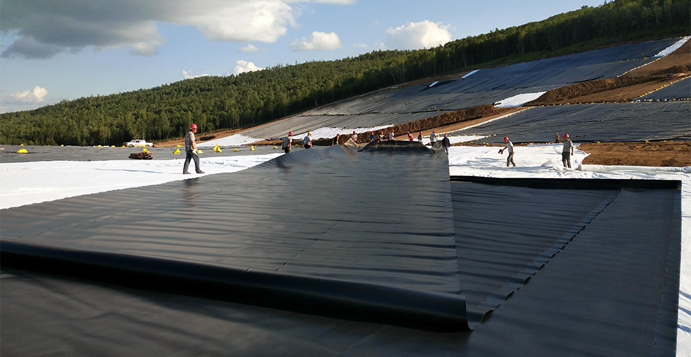 How to lay geomembrane smoothly in windy environment
