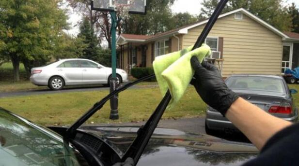 Vissa saker måste du vara uppmärksam på när du ska använda vindrutetorkarbladen under körning