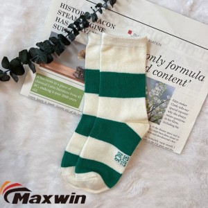 23–26 Meter lange Socken mit einfachen Streifen, schöne Baumwollsocken mit schlichten Streifen, Baumwollsocken