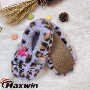 Ụmụaka Winter 3D Cat Embroidery Warm Slipper Socks