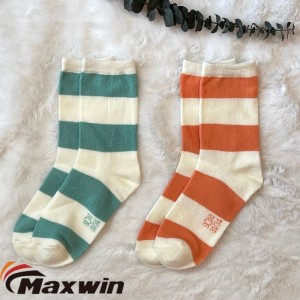31-34 yards sokker med enkel stripe, Nice Stripe Plain Middle Cotton Sokker, Bomullssokker