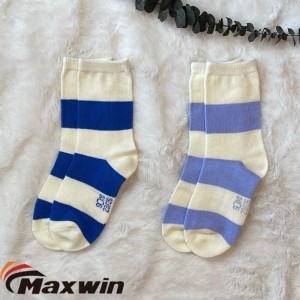23-26 yards sokker med enkel stripe, Nice Stripe Plain Middle Cotton Sokker, Bomullssokker