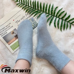 ถุงเท้าอบอุ่นนุ่มสีทึบฤดูใบไม้ร่วง / ฤดูหนาวของผู้หญิง