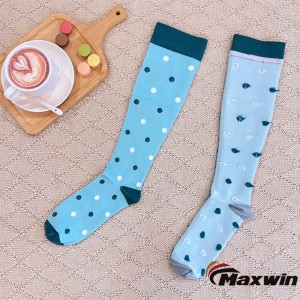 Дамски компресионни чорапи с шарки на райе или точки-сини