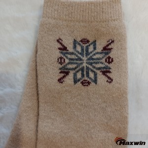 Winter Ladies Wool Blend lämpimät pohkeen keskipitkät sukat klassisella lumihiutalekuviolla