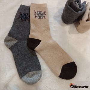 Winter Ladies Wool Blend Warm Mid-Calf Socks nga adunay Classic Snowflake Pattern
