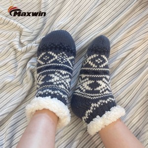 Ụmụ nwanyị Winter Fuzzy Slipper Socks nwere ụkpụrụ Snowflake