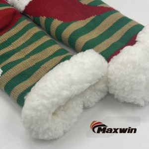 Божиќни дами удобни пантофли чорапи со Дедо Мраз