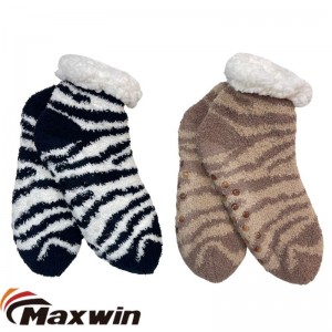 Дамски зимни супер топли уютни чорапи с чехли с шарка на зебра