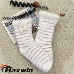 Dámske zimné biele lesklé ženilkové domáce ponožky s brmbolcom