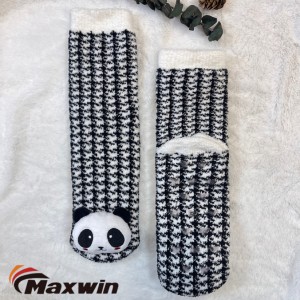 Wygodne skarpetki w pantofle damskie ze wzorem pandy
