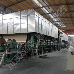 Maschine zur Herstellung von Fourdrinier-Kraft- und Wellenpapier