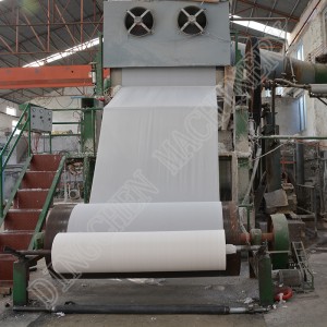 Stroj za izdelavo toaletnega papirja s cilindričnim kalupom