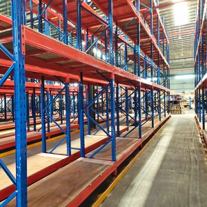 Narrow Aisle Pallet Racking With Wood Plank
