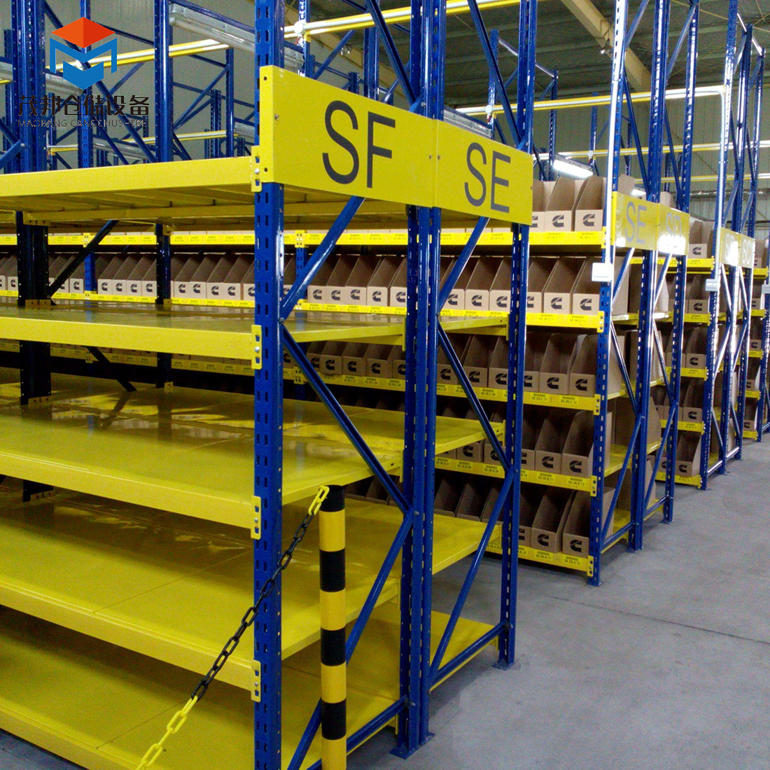 Storage racks very narrow aisle pallet rack system Featured Image