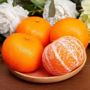 Mkpụrụ citrus ọhụrụ Mandarin oroma - ụtọ, kemmiri ihe na tọrọ ụtọ