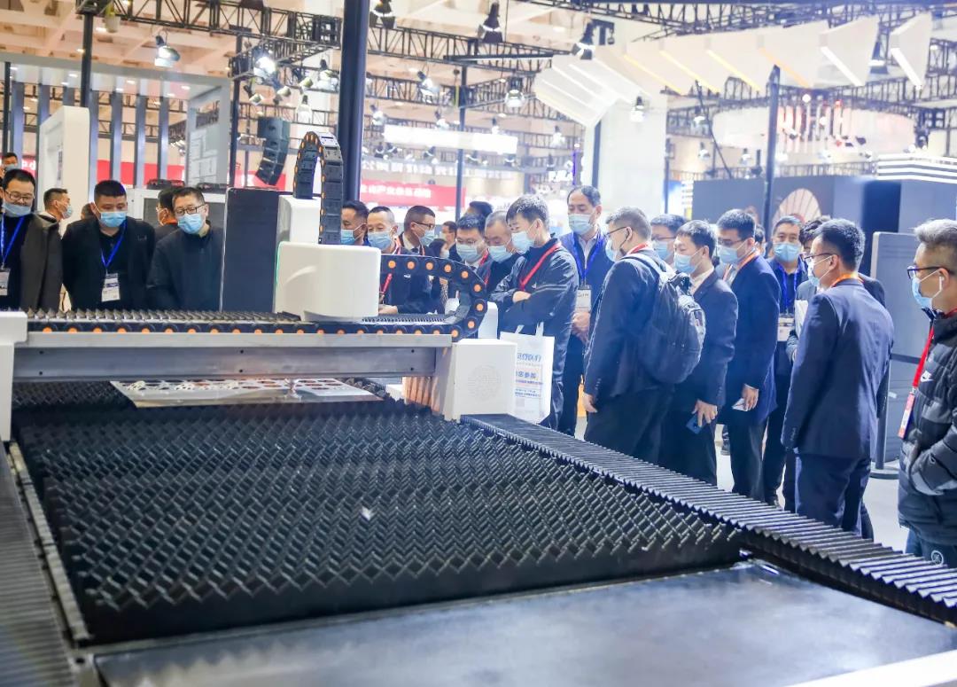 Die 16. International Manufacturing Expo: KNOPPO 20KW Faserlaser-Schneidemaschine und 3KW Laserschweißmaschine Vorführung