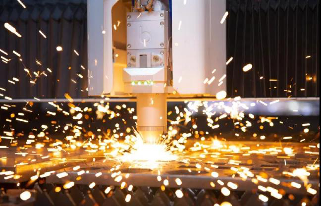 "ກະສັດ" ຂອງ 10KW + Fiber Laser Cutting Machine ໃນປະເທດຈີນ