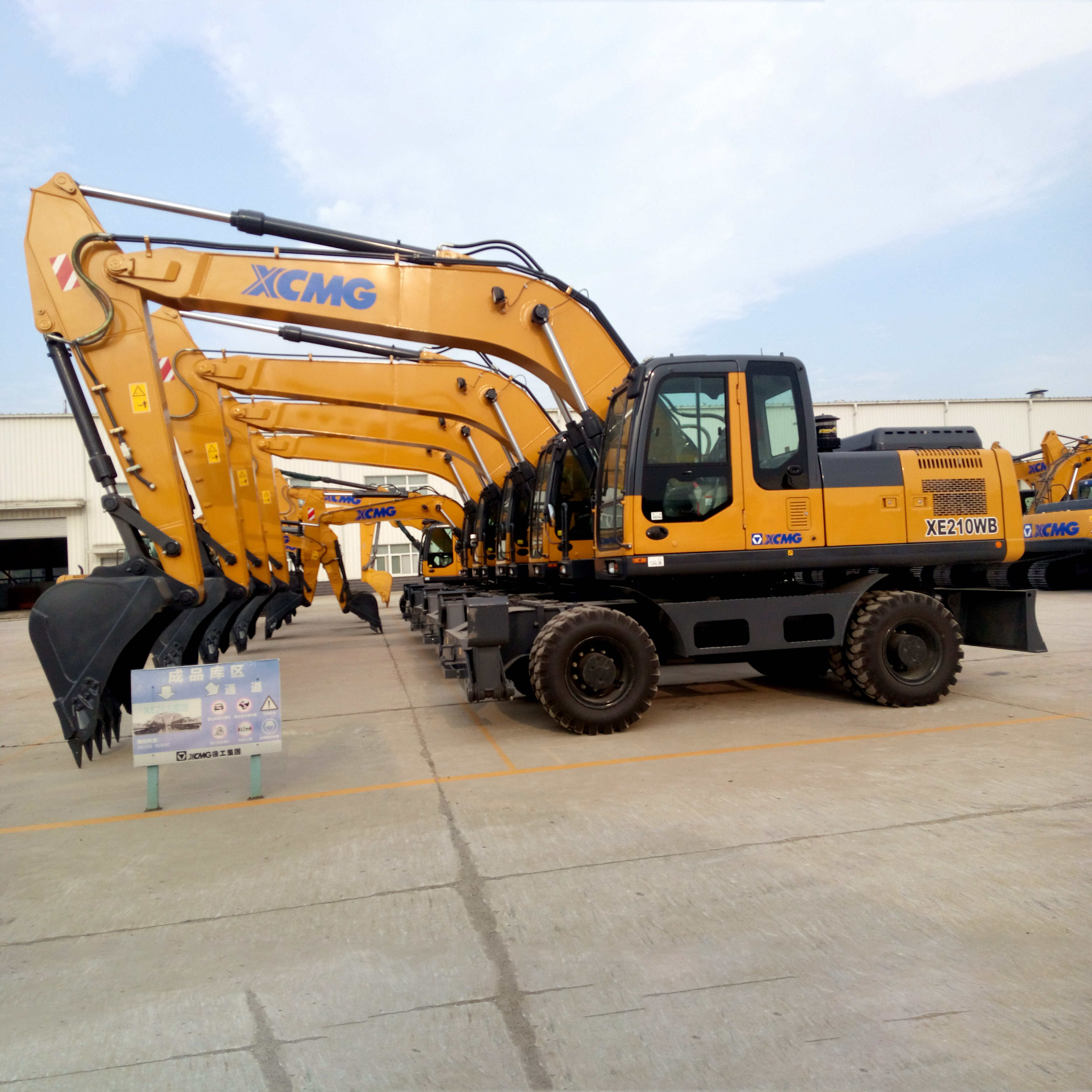 XCMG 20 ton 0.9m³ XE210WB Wheeled Excavator