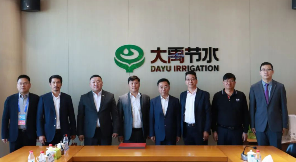 The Mayor of Bayanhongger City, Mongolia, and the Director of the Foreign Affairs Office of Gansu Provincial Government visited the Beijing R&D Center of Dayu Irrigation Group to visited and c...