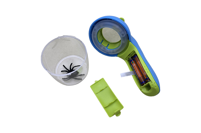 MG20167-E Children's outdoor insect magnifying glass with LED light 02