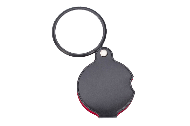 Movable handle folding magnifying glass