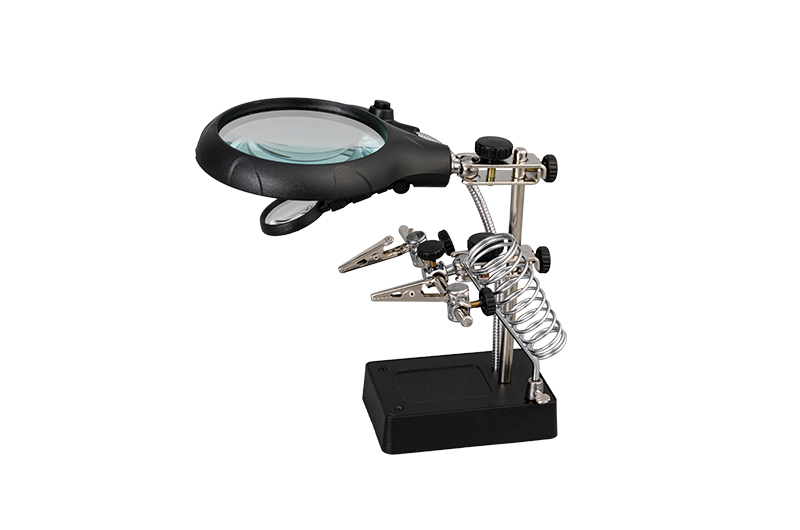 Auiliary clip desk lamp magnifier for welding