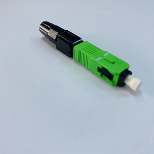FTTH SC/APC สายเคเบิลใยแก้วนำแสงโหมดเดียว Quick Fast Connector Adapter สำหรับโครงการติดตั้งสายเคเบิลหล่น