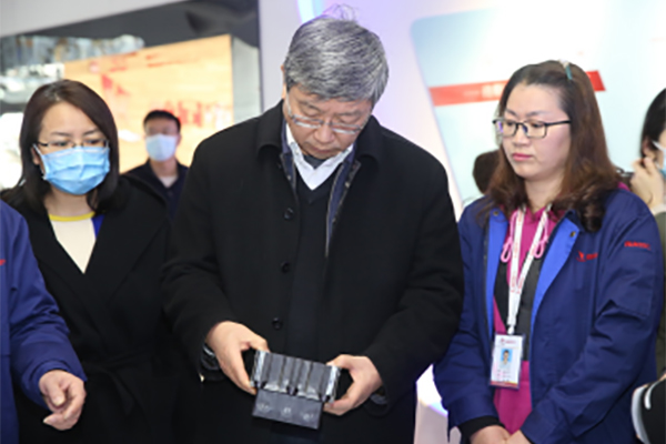 Departamentul provincial al industriei și liderii tehnologiei informației vizitează ghidul de inspecție electrică Hangtong