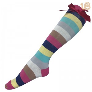 Naised värvikised disainiga pikk sokk põlve kõrgete sokkidega Hiinas